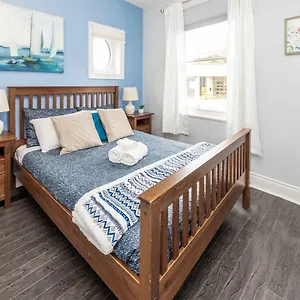 Pet-friendly - Near Chinatown & Little Italy Apartment
