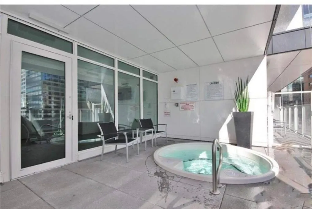 Luxury 2-Bedroom Penthouse Downtown With Free Parking Ottawa Apartment